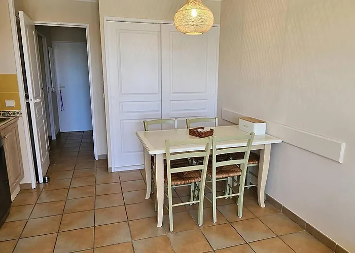 T2 Climatise A 100m De La Avec Piscine Et Parking - Fr-1-768-88 شقة *