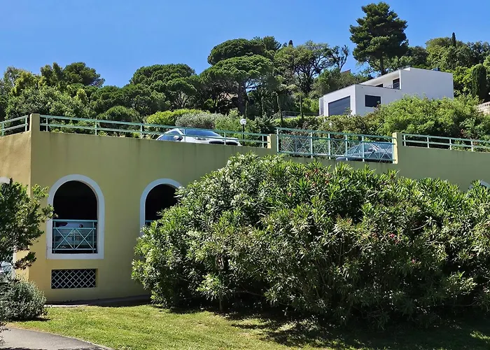 T2 Climatise A 100m De La Avec Piscine Et Parking - Fr-1-768-88